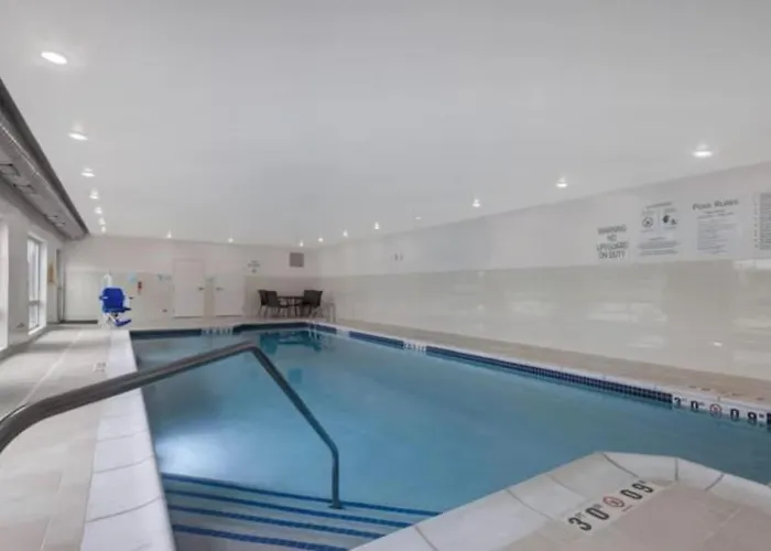 Holiday Inn Express & Suites - Detroit - Dearborn By Ihg