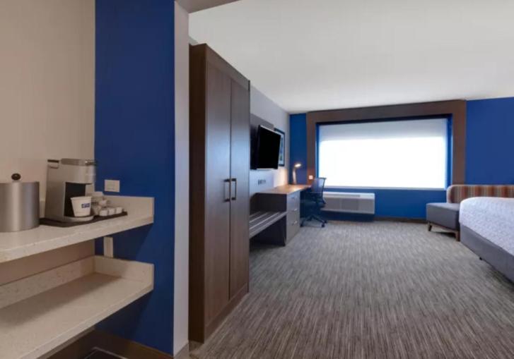 Express & - Detroit - By Ihg Hotel 2*