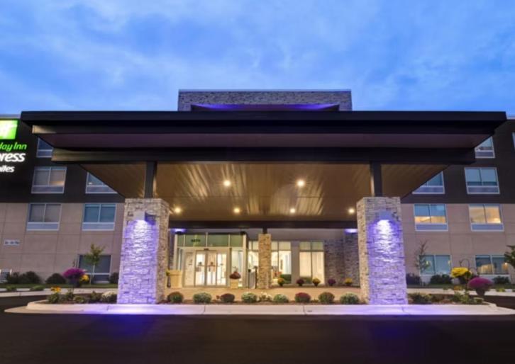 Hotel Holiday Express & - Detroit - By Ihg Dearborn