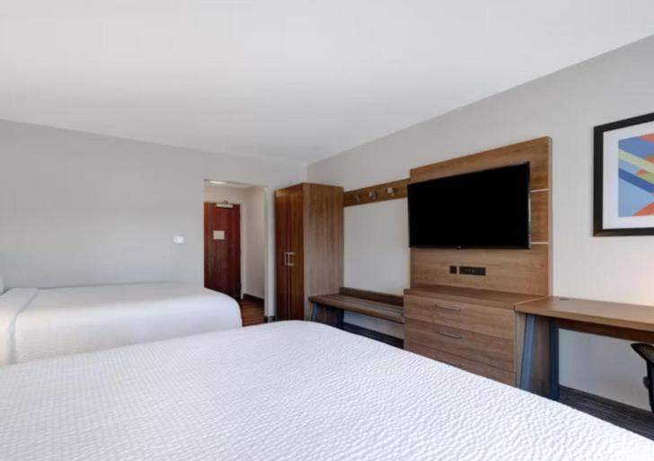 Express & - Detroit - By Ihg Hotel