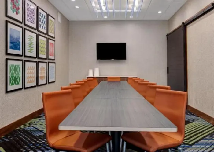 Holiday Inn Express & Suites - Detroit - Dearborn By Ihg