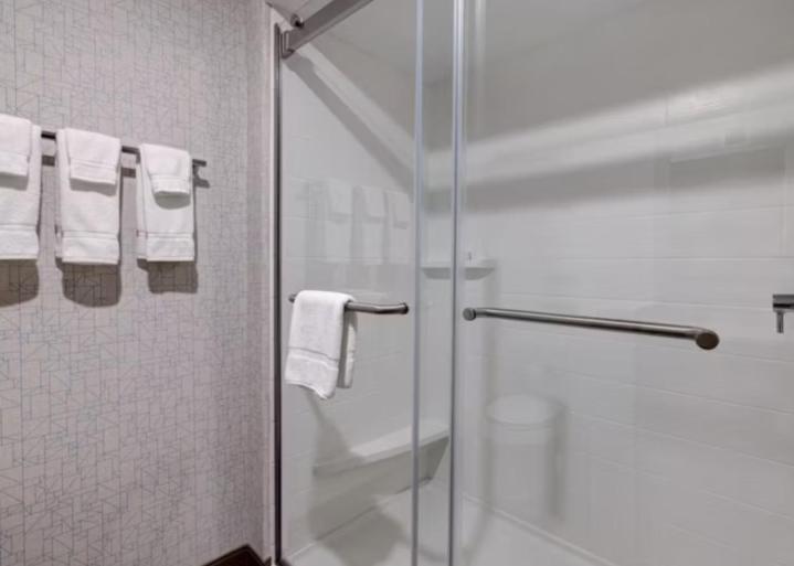 Express & - Detroit - By Ihg Hotel 2*
